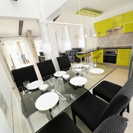 Island Village * 阿德耶