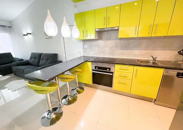 Island Village Apartment *