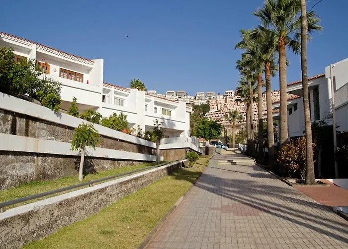 Island Village شقة