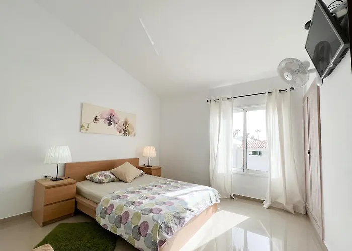 Island Village Apartament *